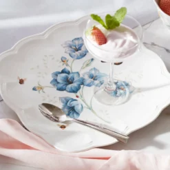 Butterfly Meadow Square 18-Piece Dinnerware Set