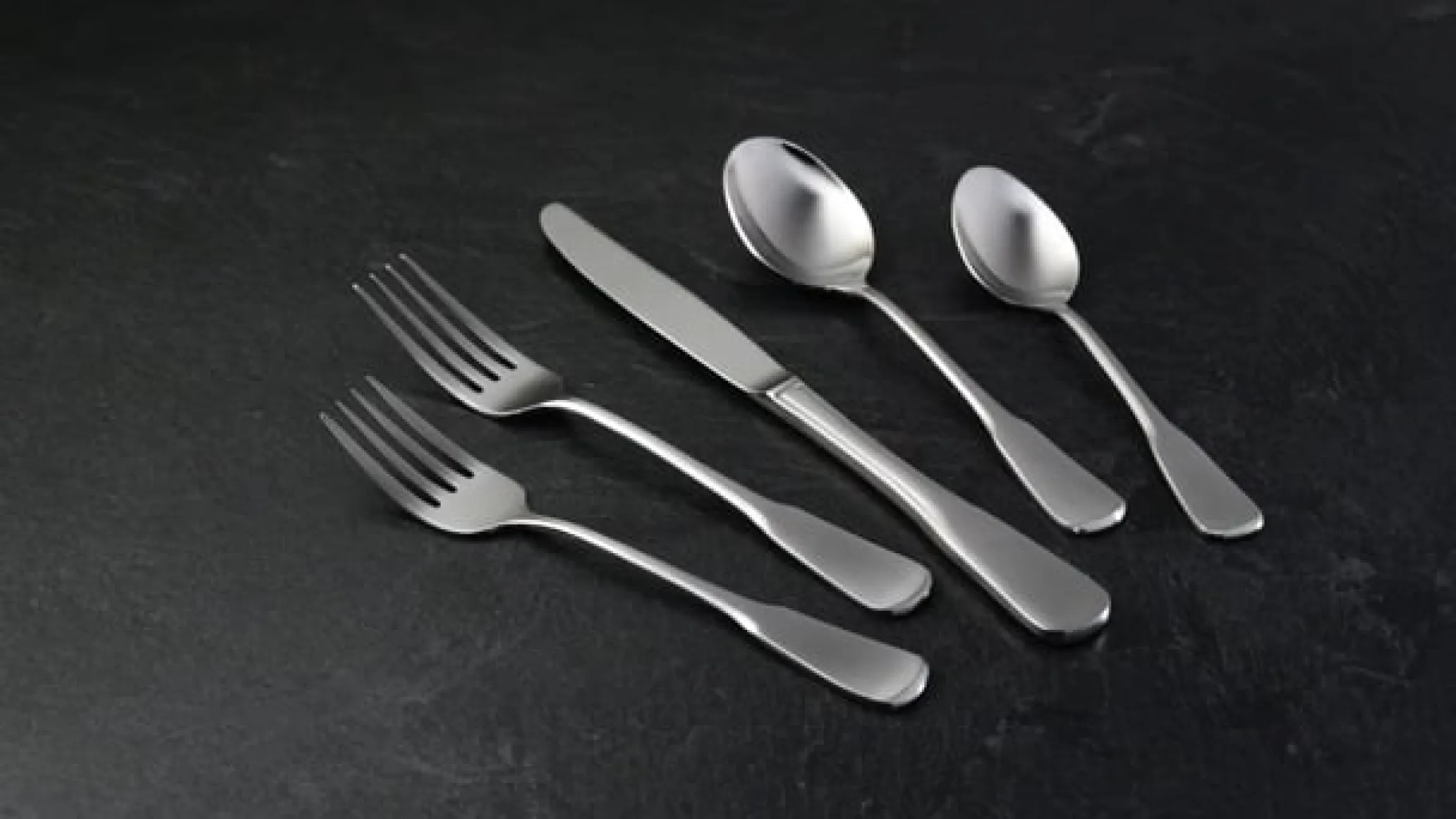 Colonial Boston 45-Piece Flatware Set