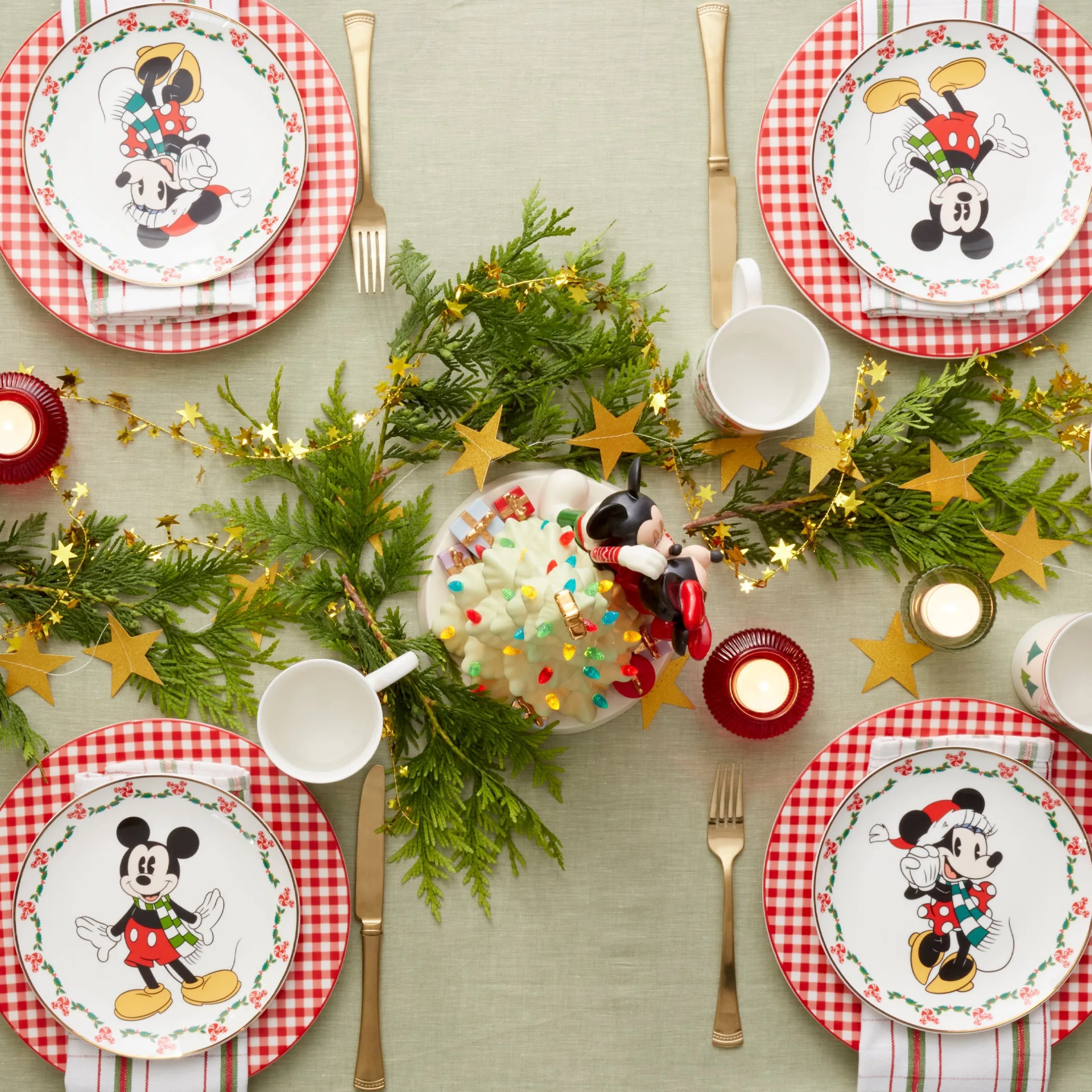 Disney Holiday 12-Piece Dessert Set