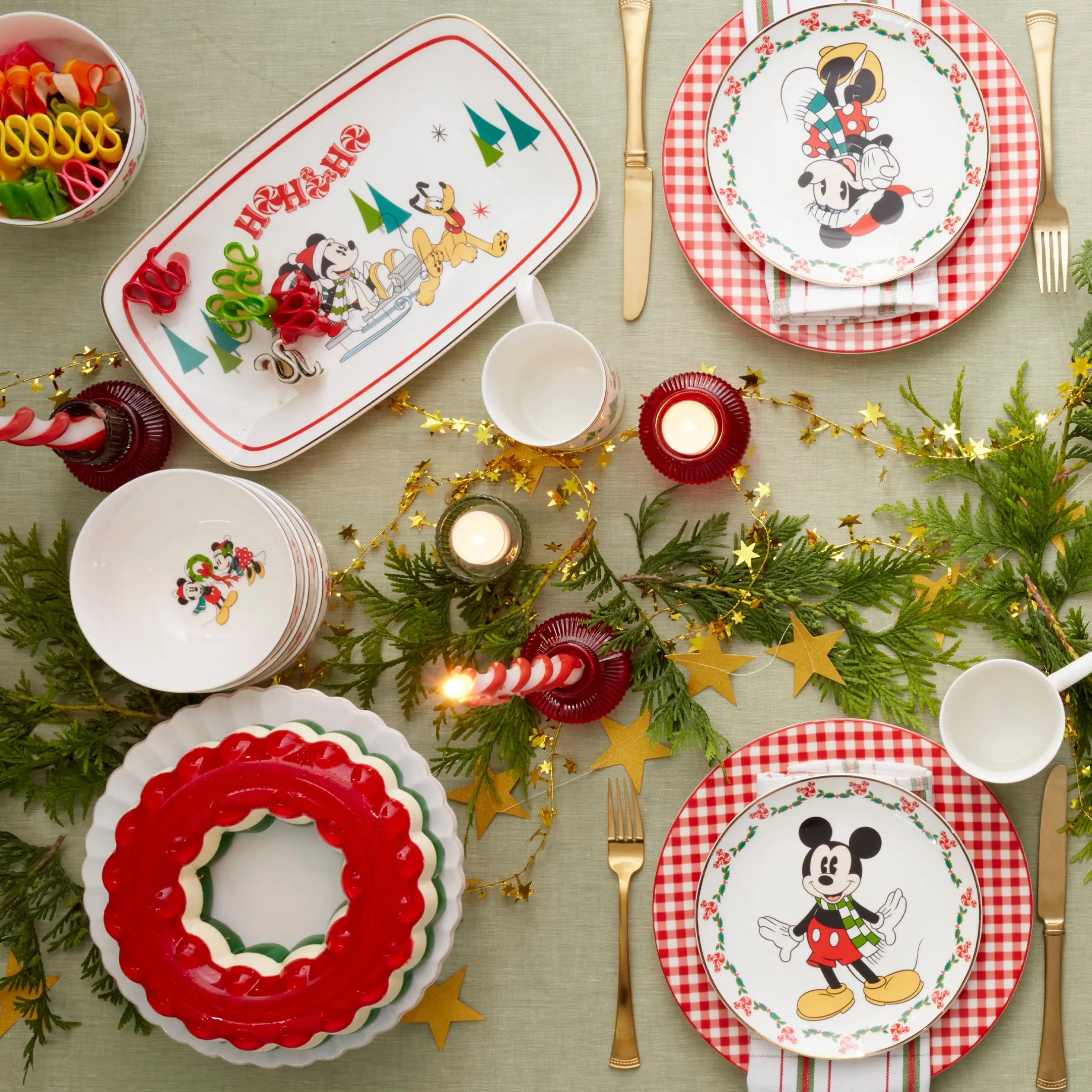 Disney Holiday 12-Piece Dessert Set