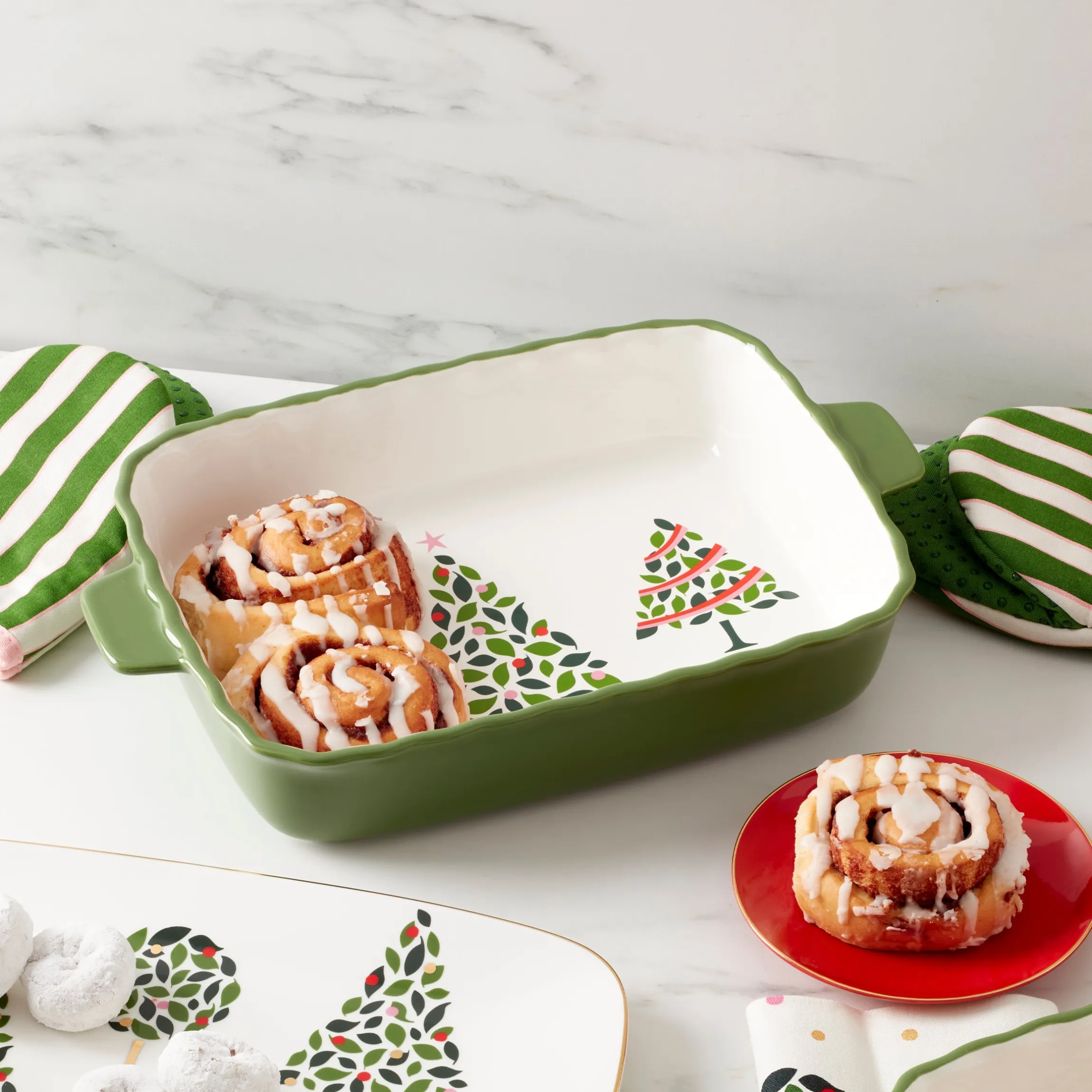 Evergreen Rectangular Scallop Baking Dish