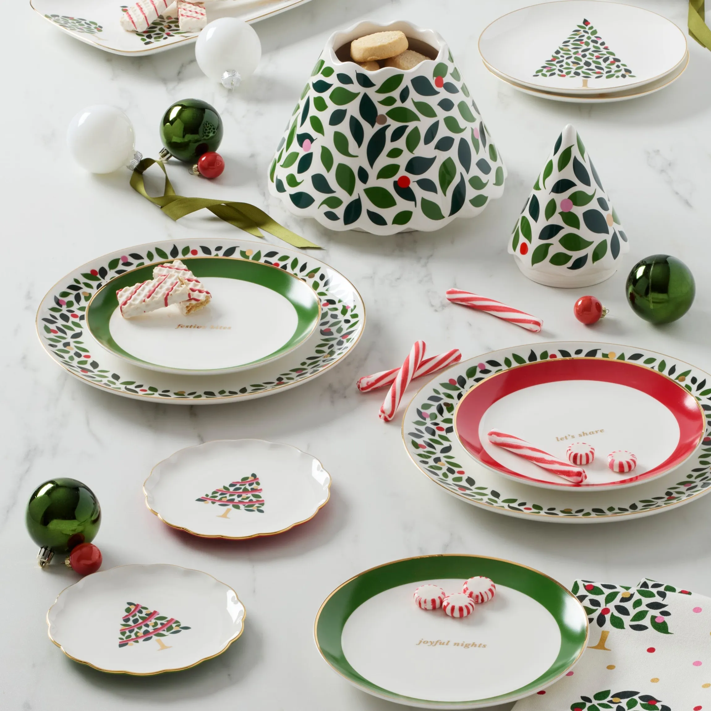 Evergreen Rim Accent Plates, Set of 4