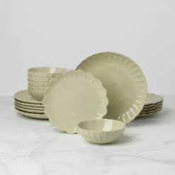 French Perle Scallop Matcha 18-Piece Dinnerware Set