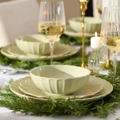 French Perle Scallop Matcha 18-Piece Dinnerware Set