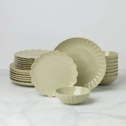 French Perle Scallop Matcha 24-Piece Dinnerware Set
