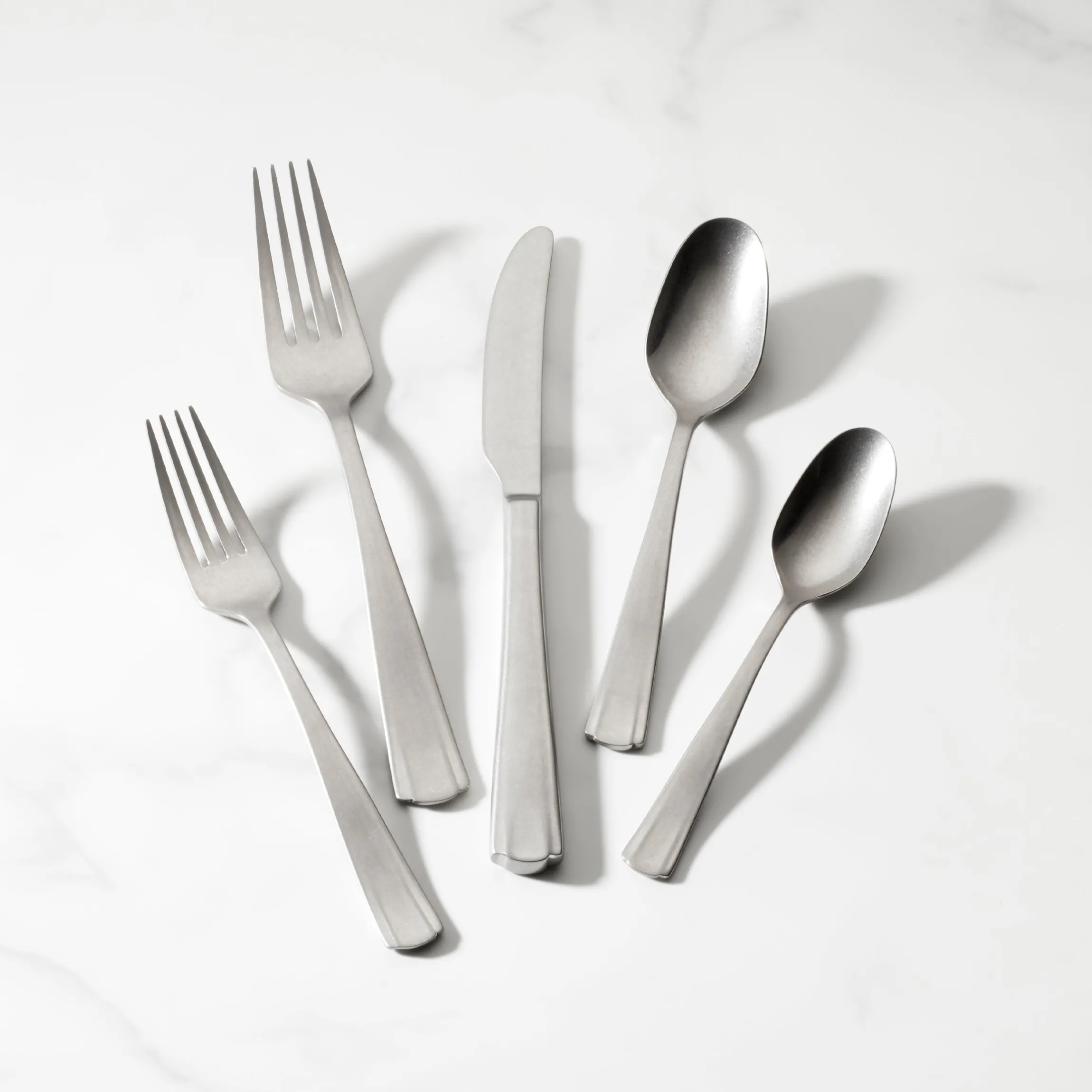French Perle Scallop Vintage 65-Piece Flatware Set