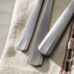French Perle Scallop Vintage 65-Piece Flatware Set