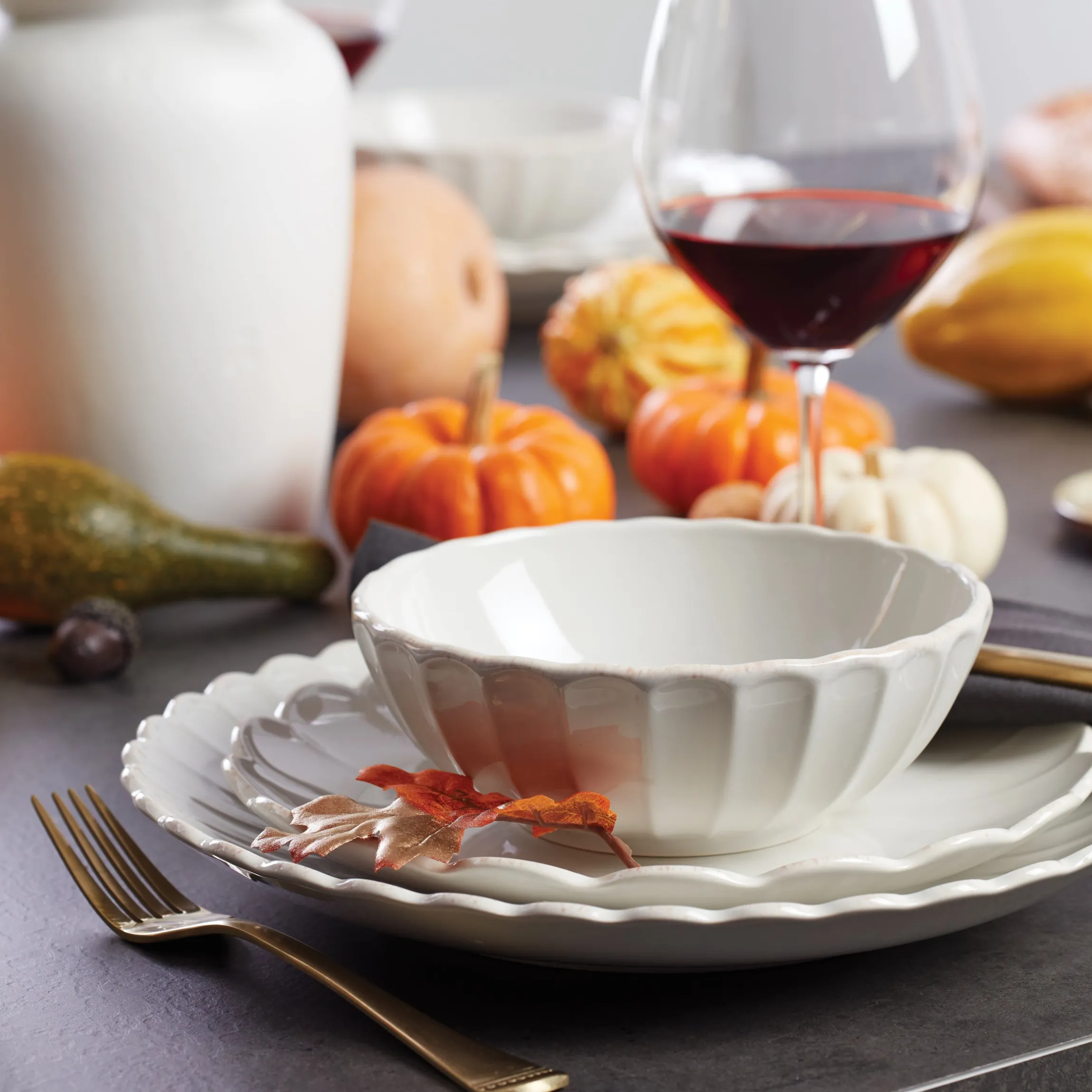 French Perle Scallop White 18-Piece Dinnerware Set