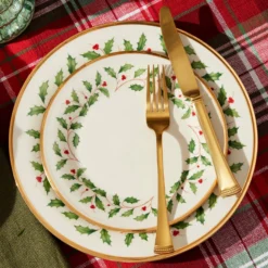 Holiday 18-Piece Dinnerware Set