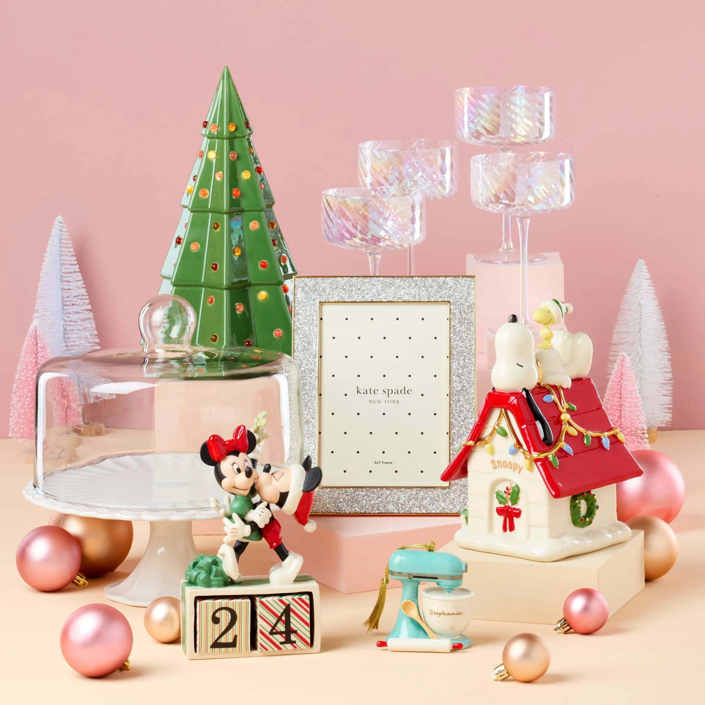Mickey & Minnie Countdown to Christmas Figurine