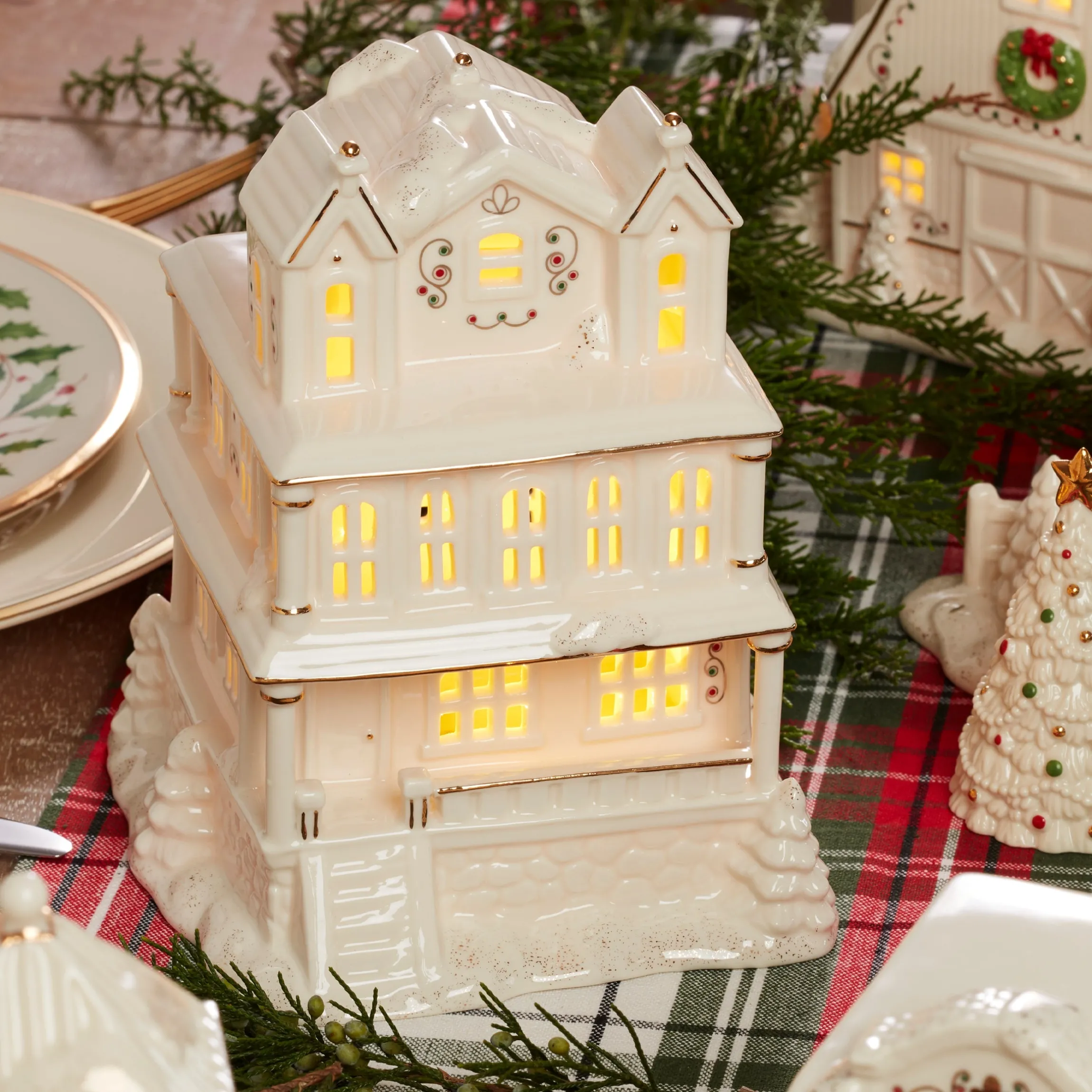 Mistletoe Park Victorian House Lit Figurine