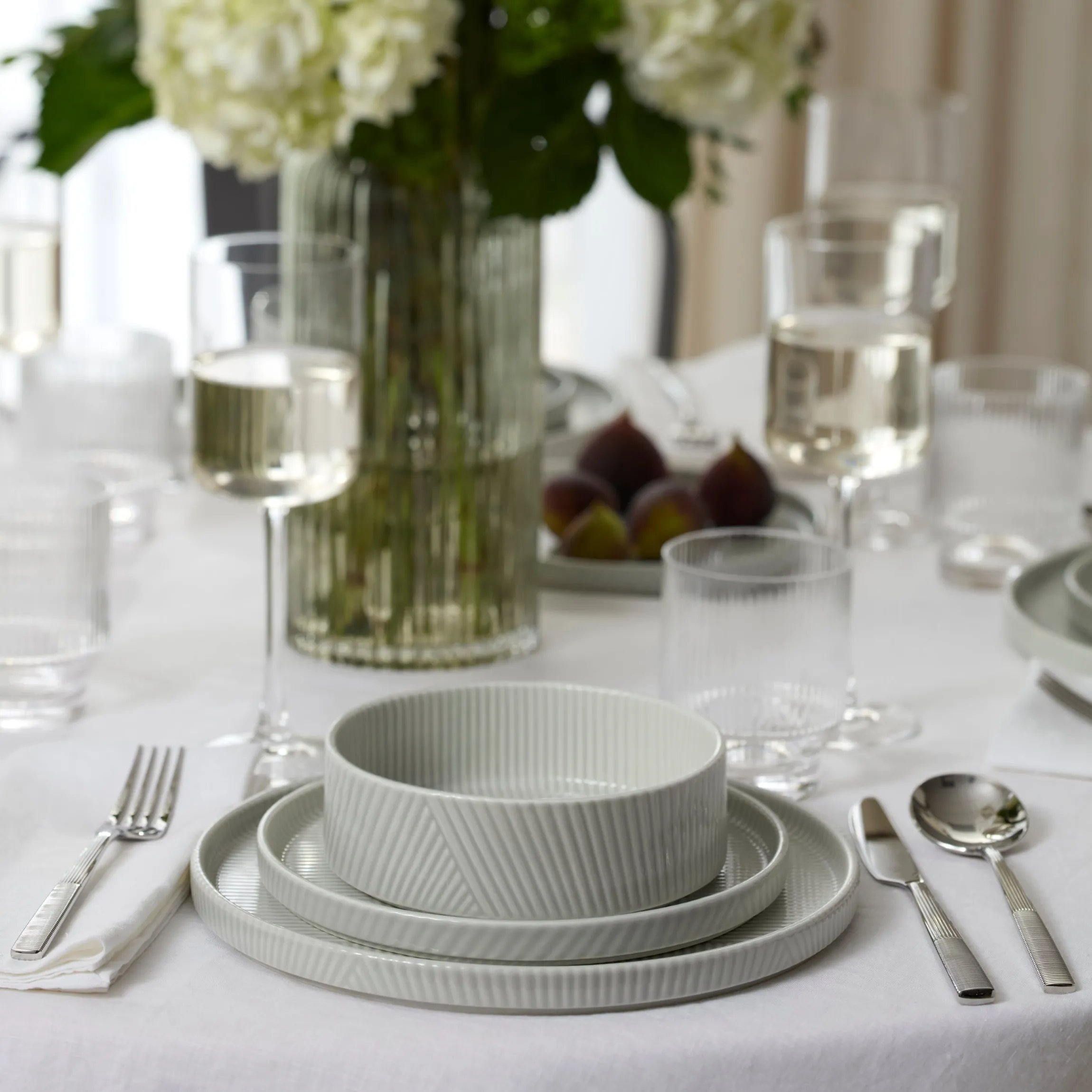 Modulus Vapor 16-Piece Dinnerware Set