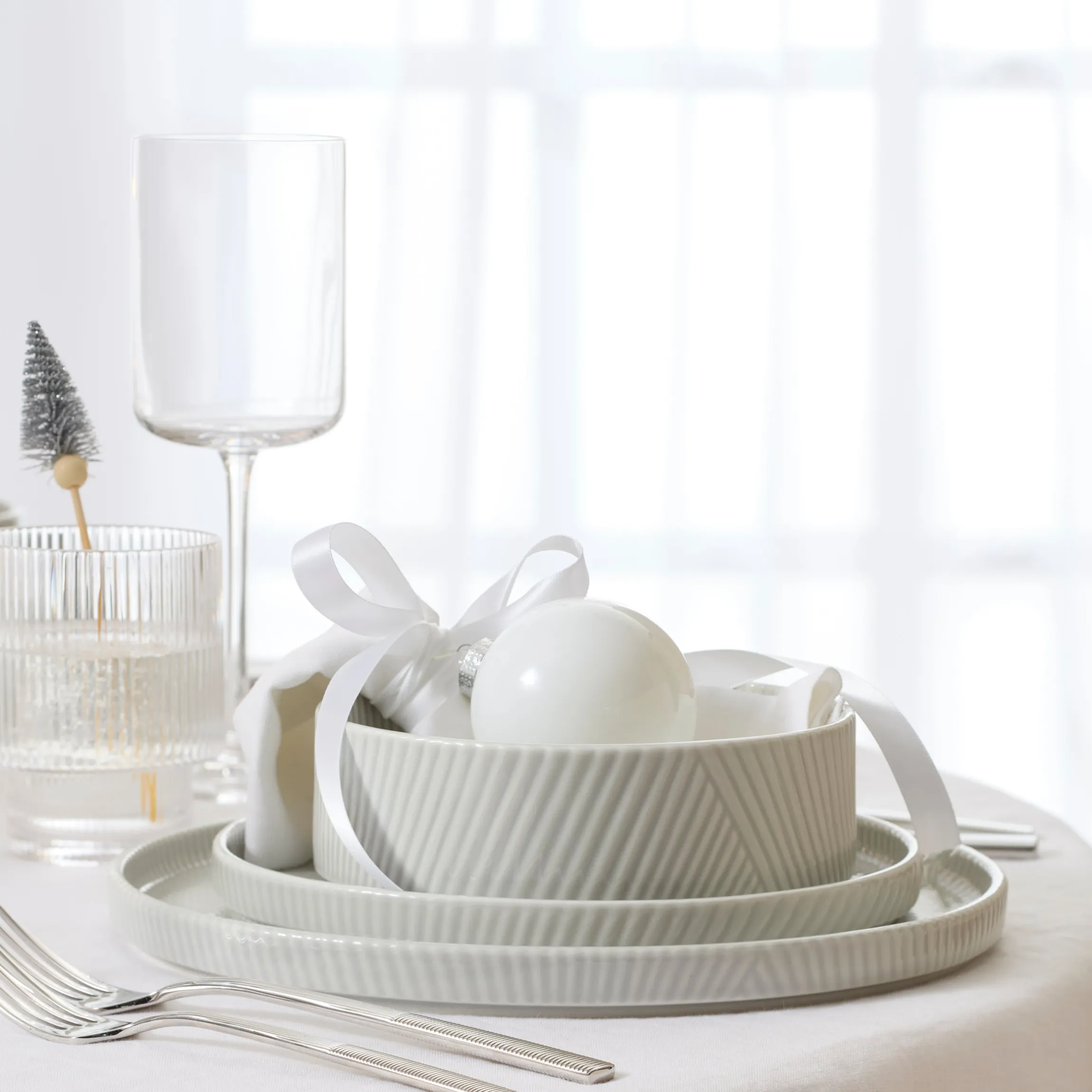Modulus Vapor 16-Piece Dinnerware Set
