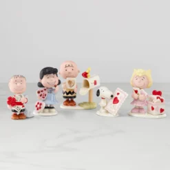 Peanuts 5-Piece Valentine's Figurine Set