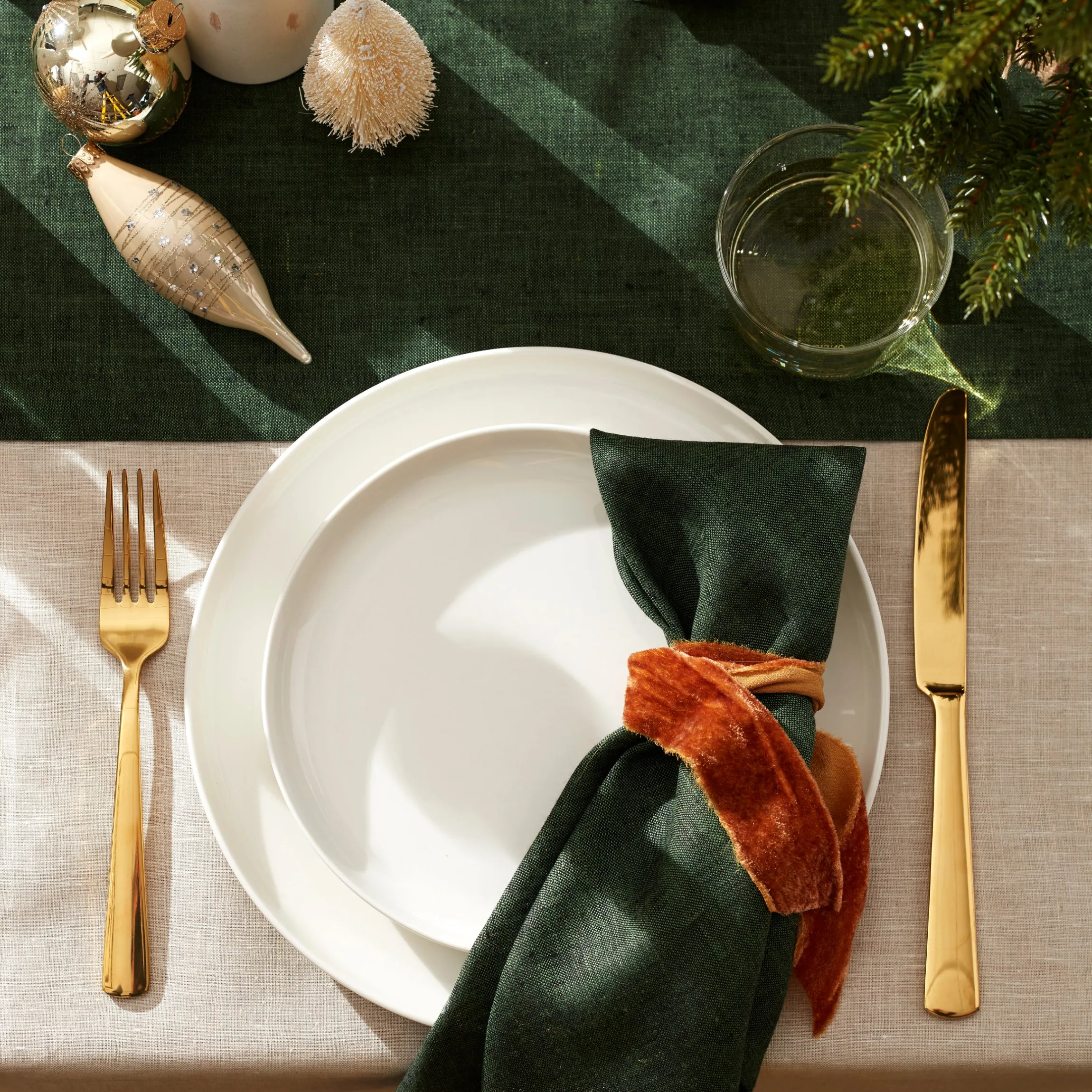 24 Seven White 18-Piece Dinnerware Set