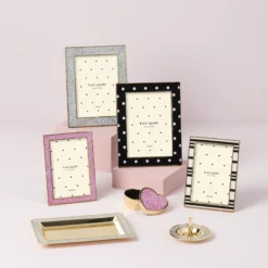 Sitting Pretty Pink Glitter Heart Box