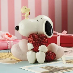 Snoopy Love Figurine