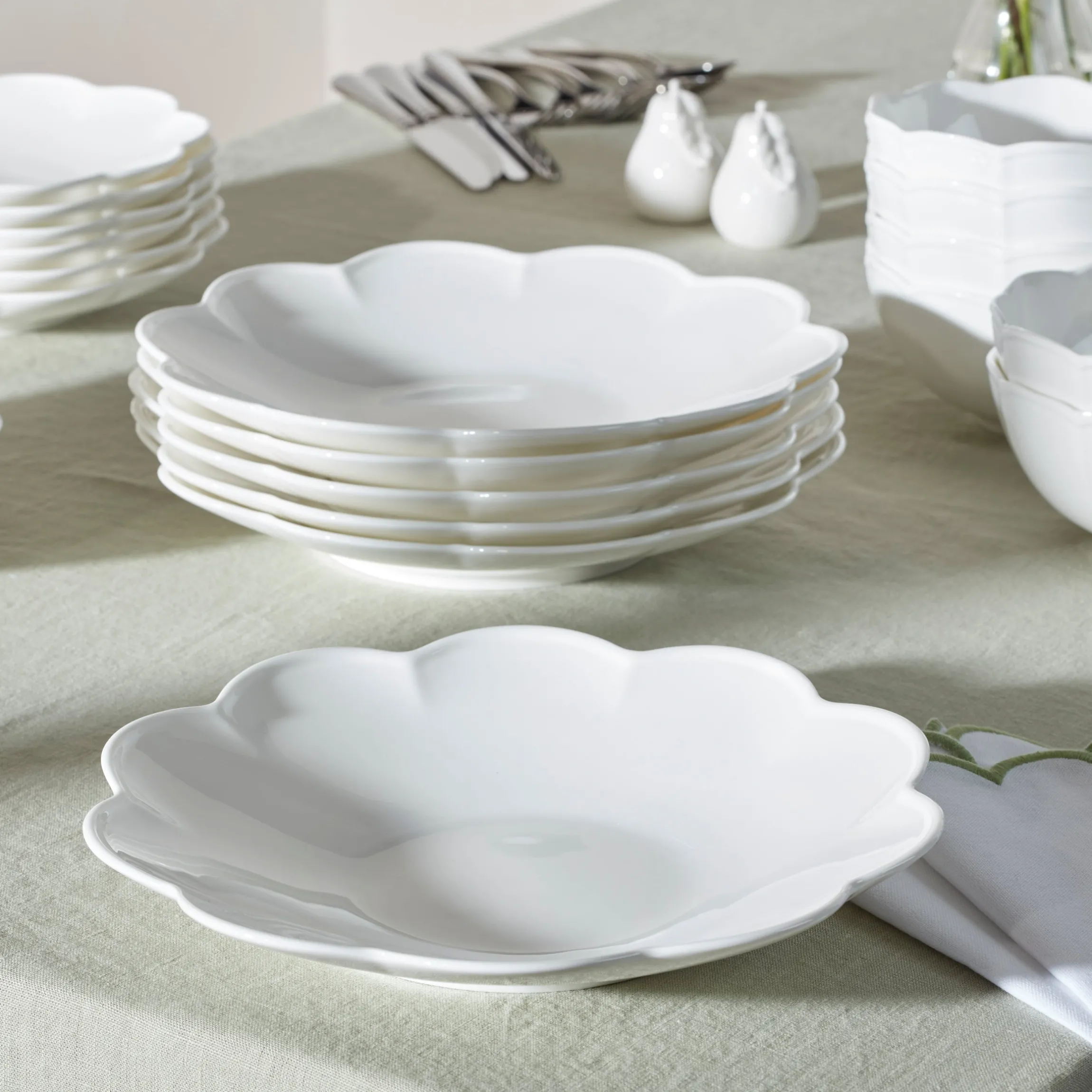 Studio 1414 Scallop Dinner Plates, Set of 6